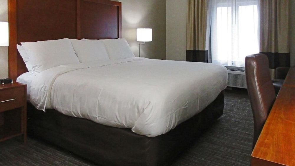 SUITE, KING BED