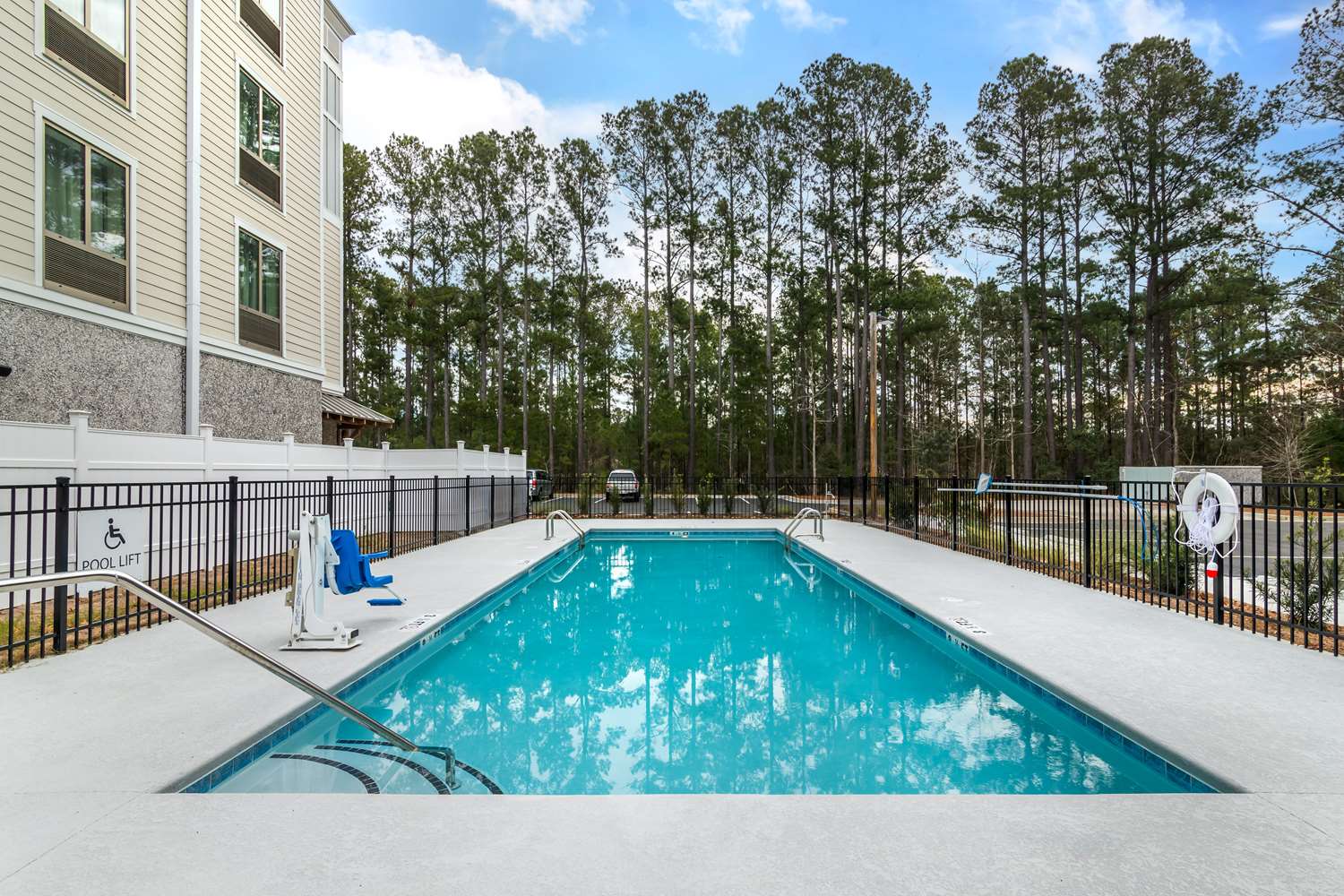 Best Western Plus Bluffton / Hilton Head Hotel 13/14