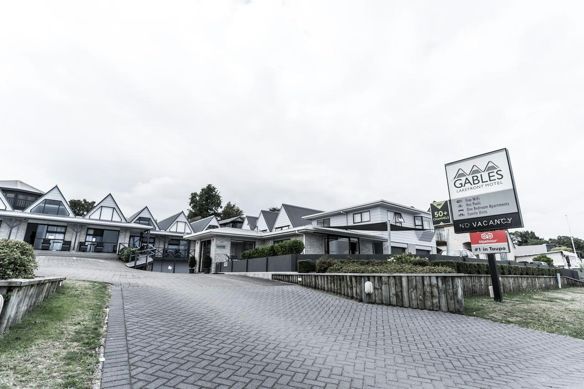 Gables Lakefront Motel 2/20