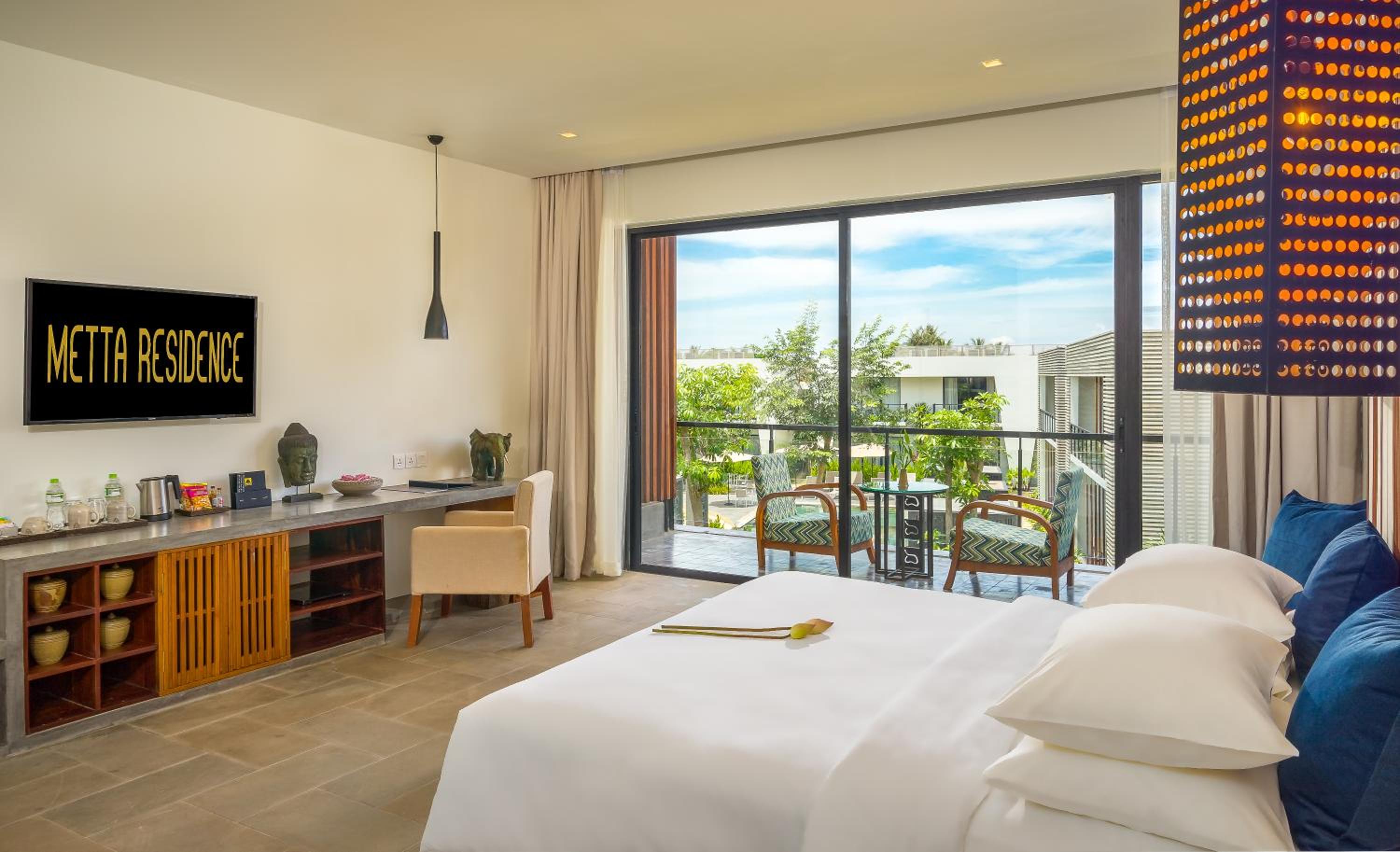 Residence, Suite, King Bed, Pool View, Laundry