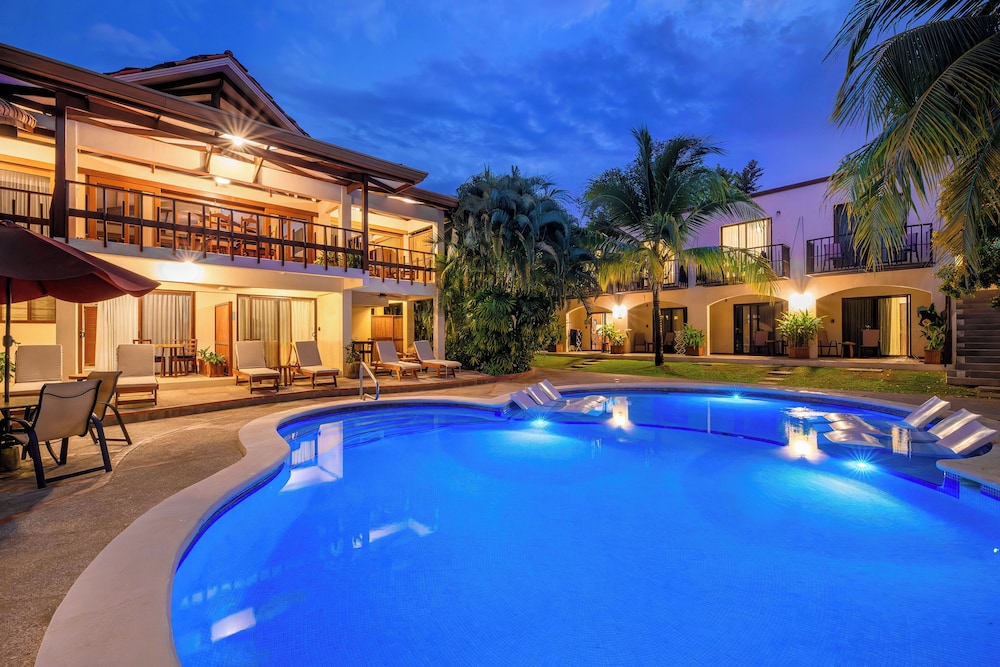 The Coast Beachfront Hotel 5/50