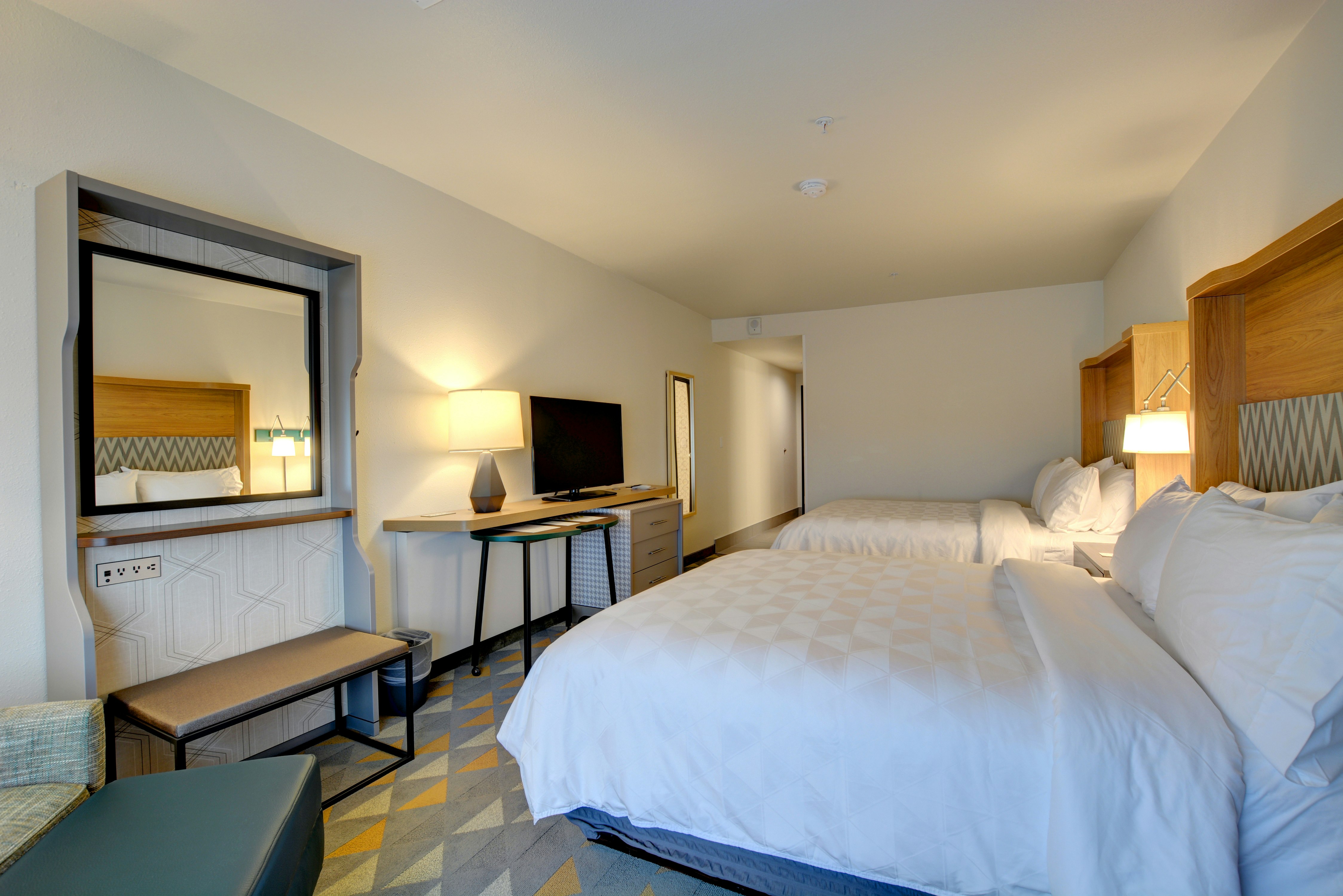 Holiday Inn Salem 5/50