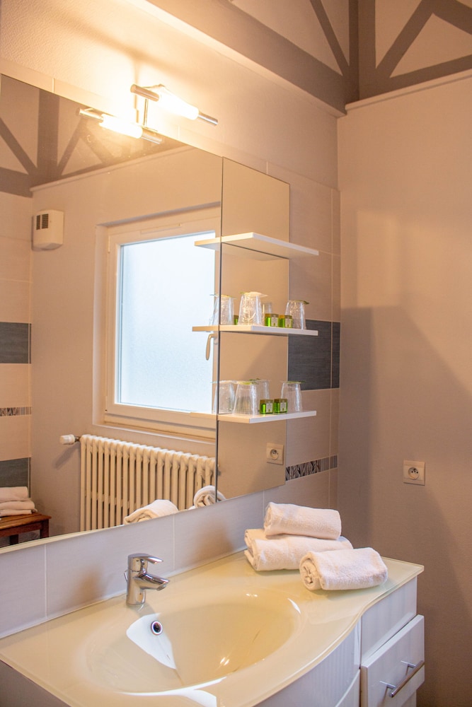 HOSTELLERIE DE LA VIEILLE FERME 44/70