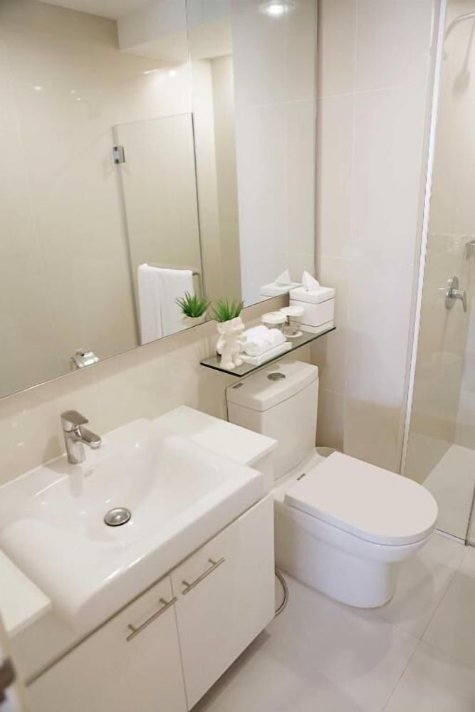 2 Bedrooms, Suite, Single, 1 King and 2 Double Beds، Quest Serviced Residences 6/6