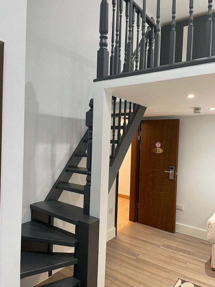 LONDON PLAZA SERVICED APARTMENTS 25/52