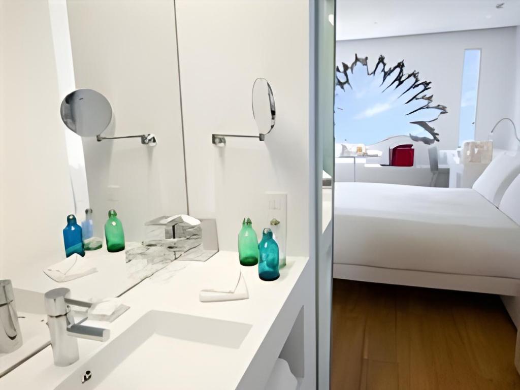 Sky, Suite, King Bed, City View, Jetted Tub, Terrace, Large