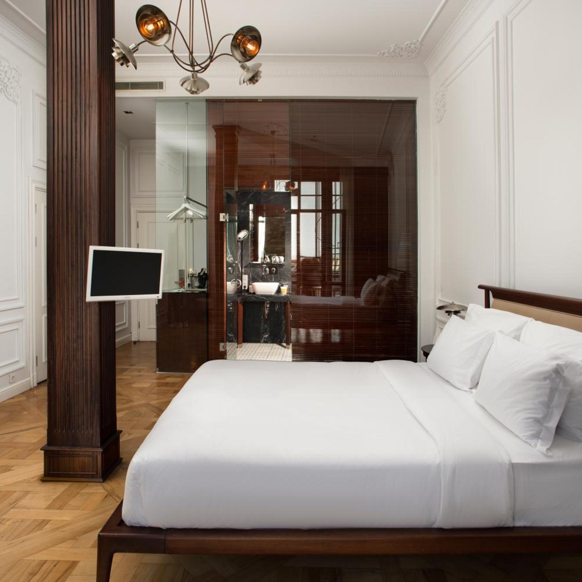 DELUXE, DOUBLE BED, GARDEN VIEW, BALCONY