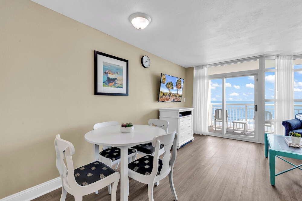 Carolinian Beach Resort in Myrtle Beach by Vacasa 45/50