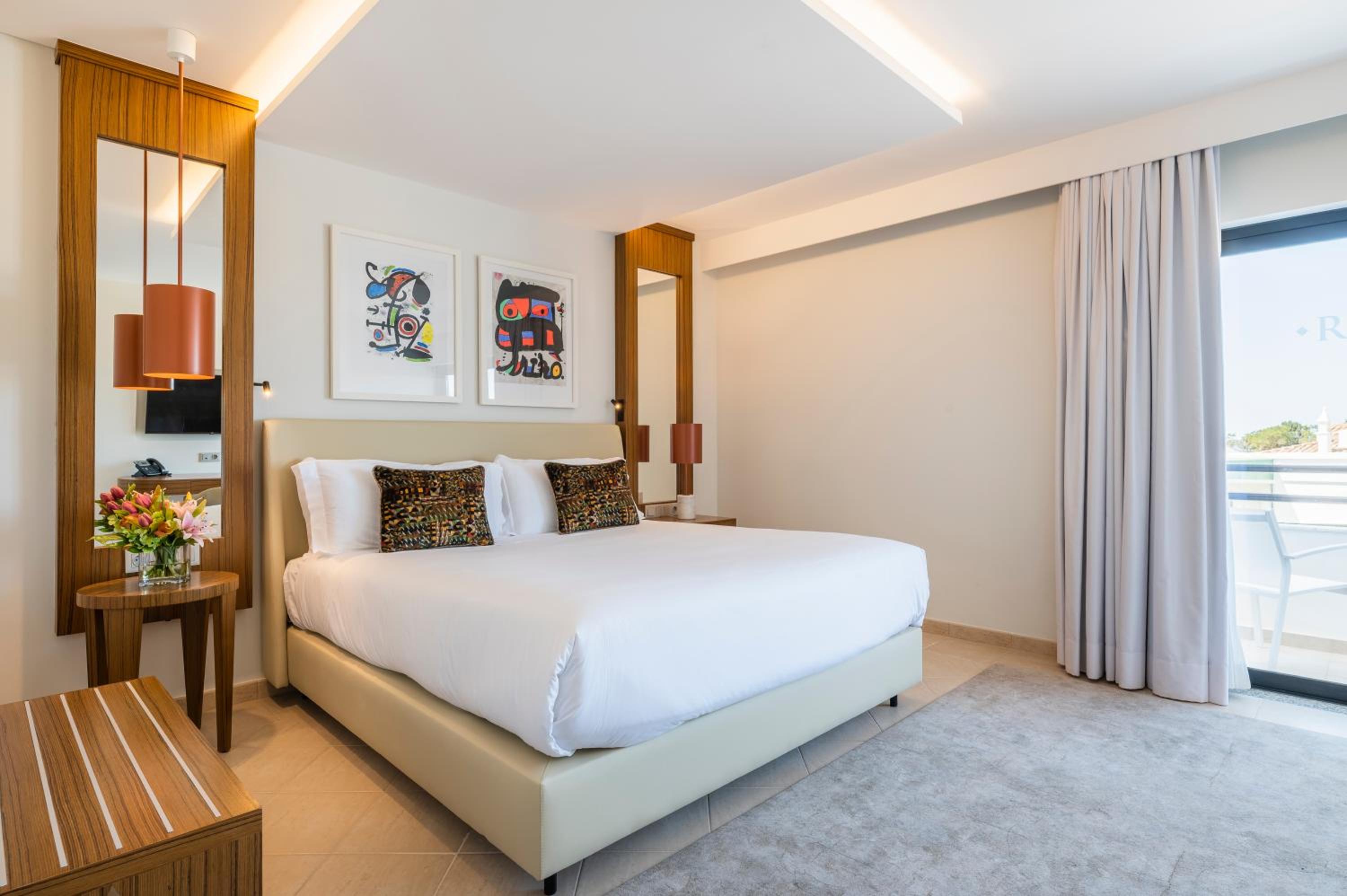 Superior, Queen Bed, Garden View