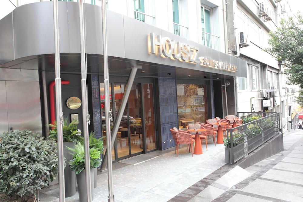 Housez Suites 4/65