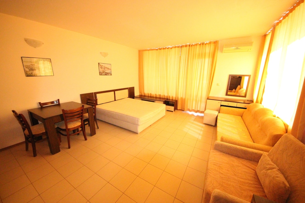 Esperanto Hotel 18/35