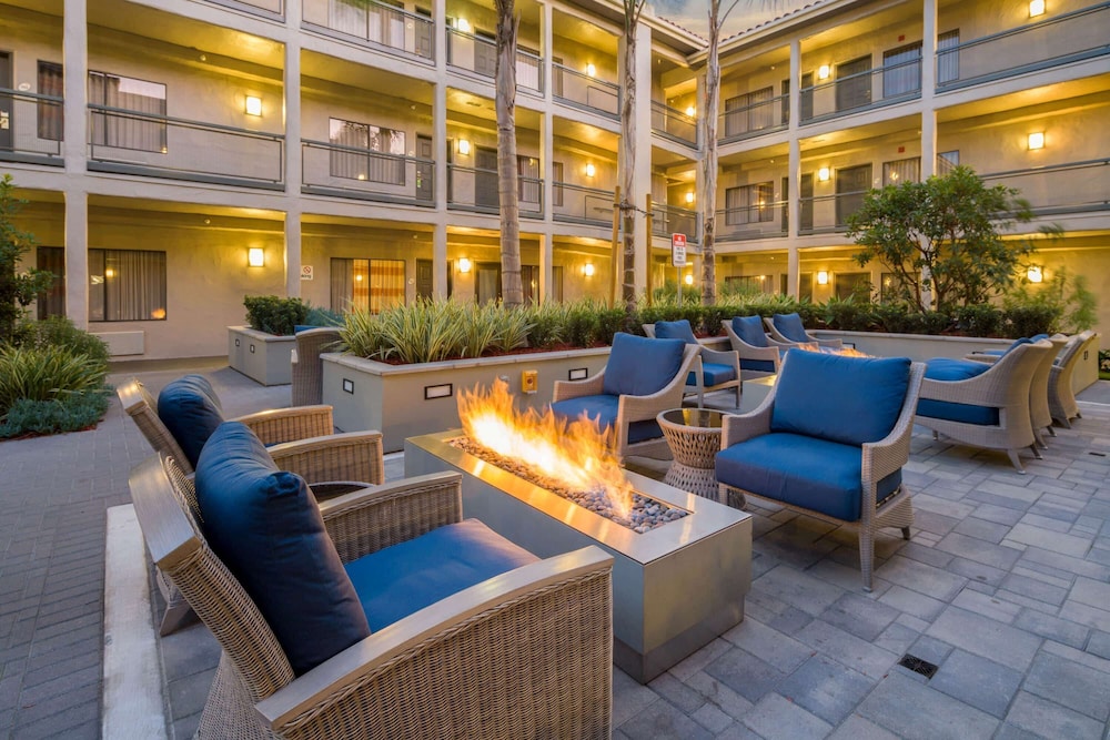 La Quinta Inn & Suites by Wyndham Orange County Airport 31/55