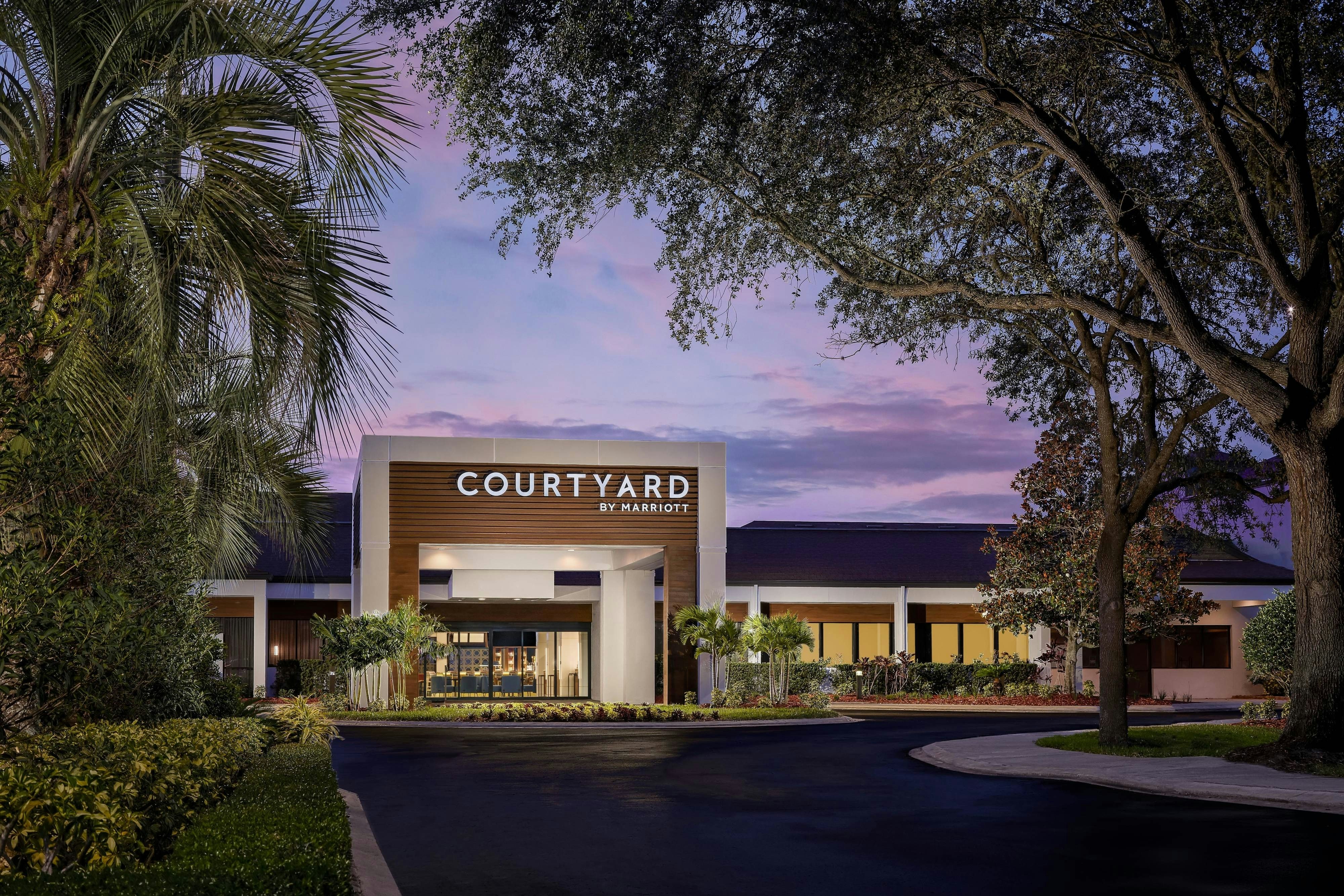 Courtyard by Marriott Lake Buena Vista at Vista Centre 21/22