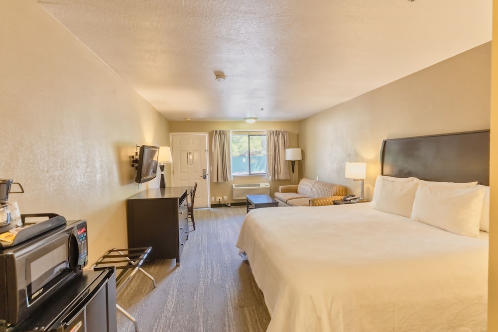 The Oakhurst Inn at Yosemite 14/58