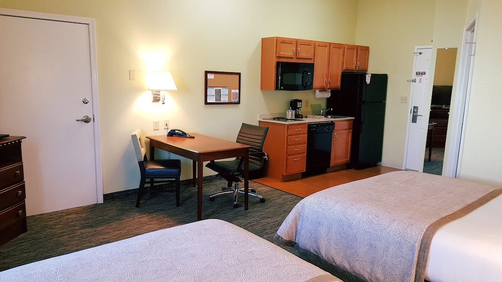 Candlewood Suites Oklahoma City-Moore 25/38