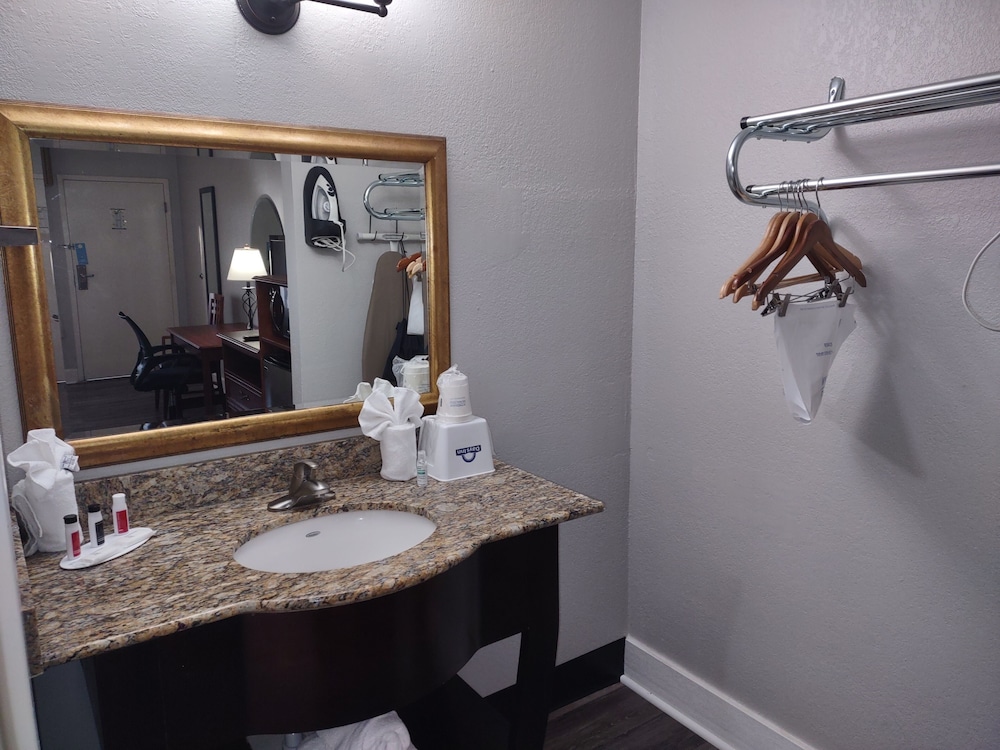 Days Inn by Wyndham Port Charlotte/Punta Gorda 34/50