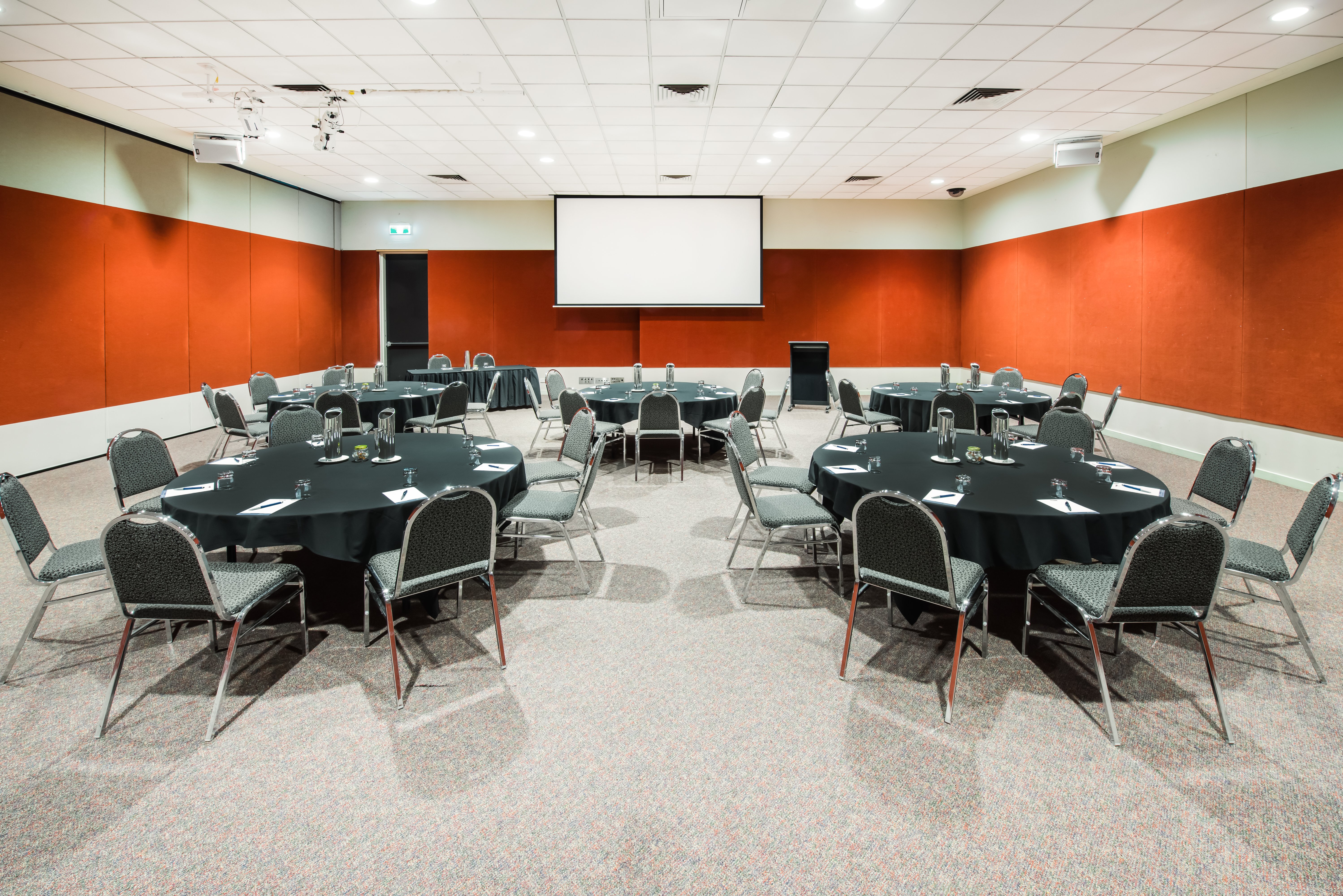 Crowne Plaza Alice Springs Lasseters 45/57
