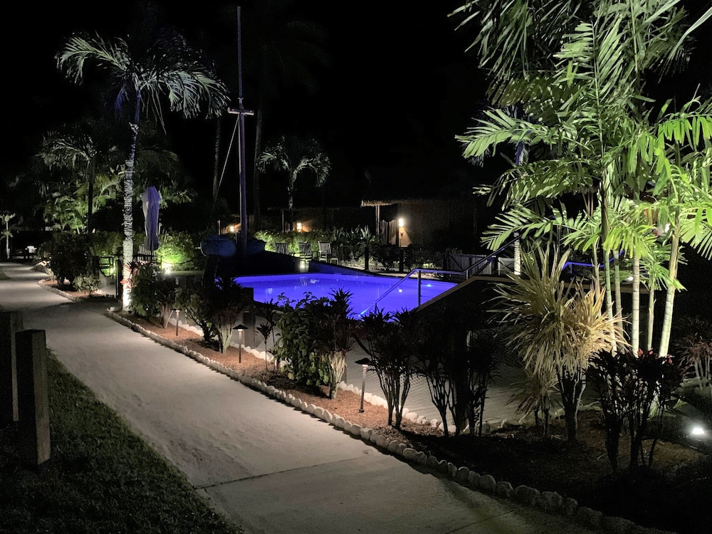MAGIC REEF BUNGALOWS 62/66