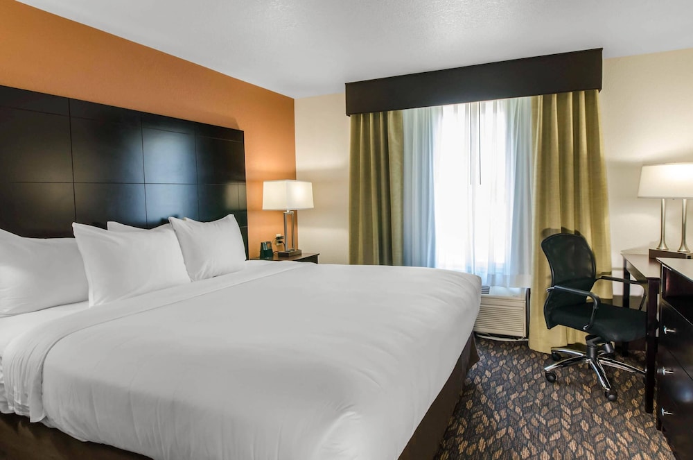 Comfort Inn & Suites Ashland, OR 11/40