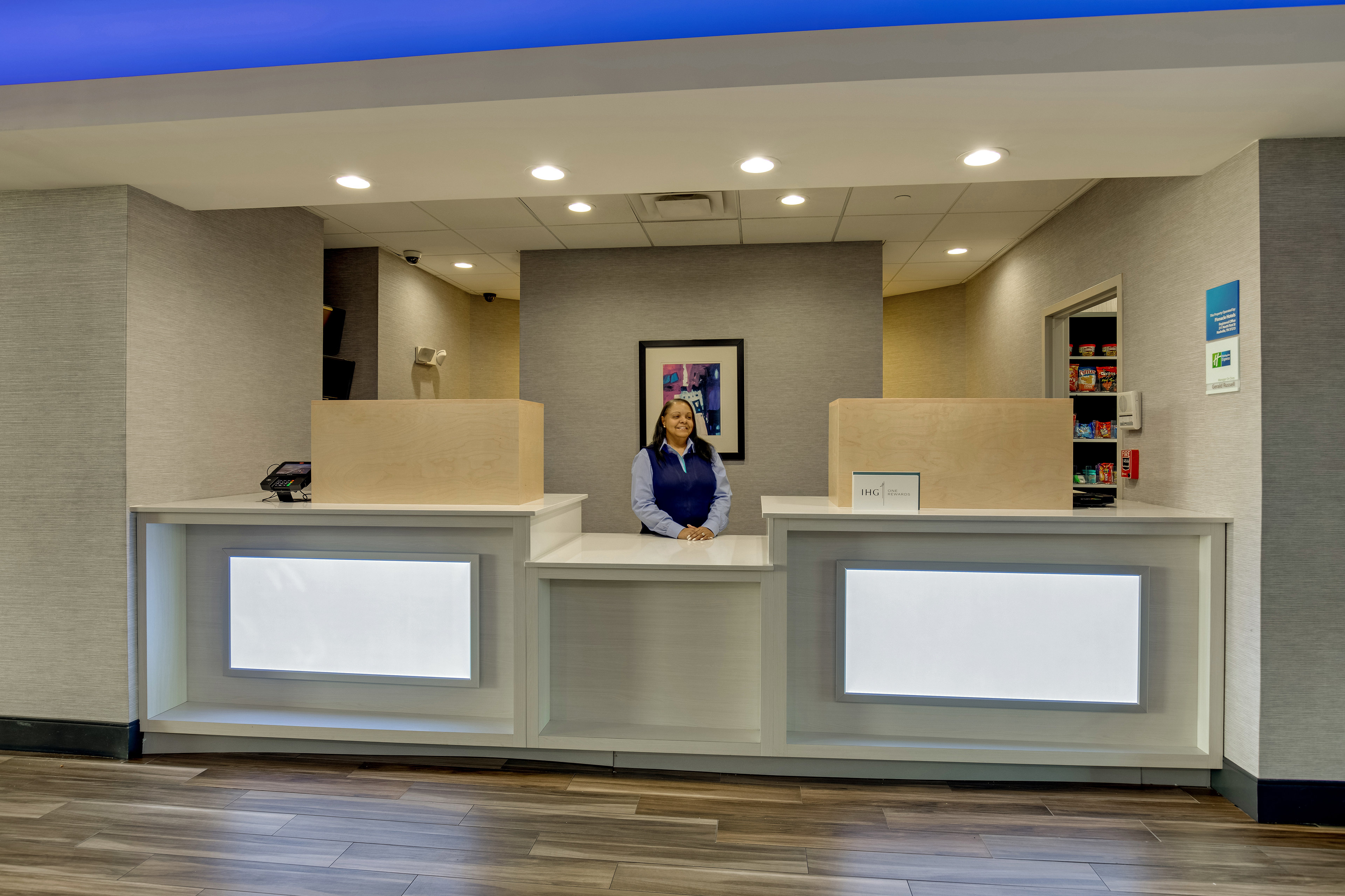 Holiday Inn Express Hotel and Suites Nashville-Opryland 12/64
