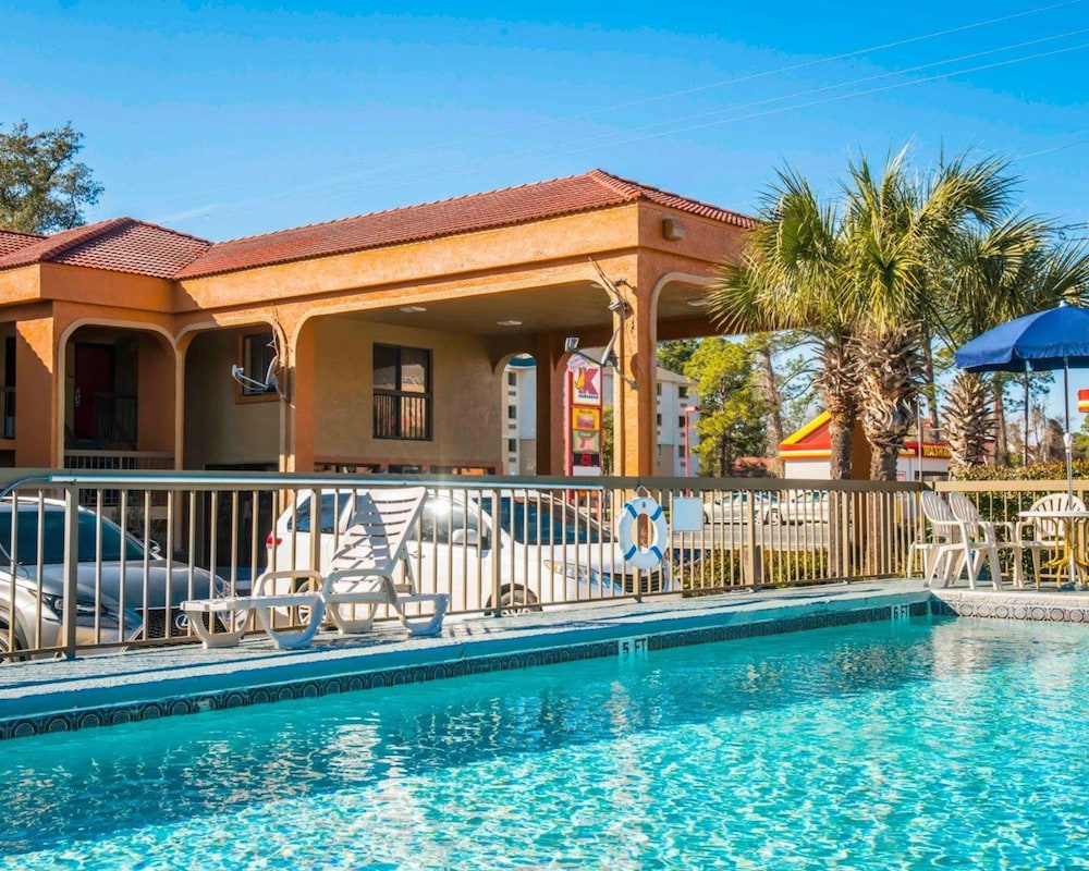 Econo Lodge Panama City St. Andrews 7/44