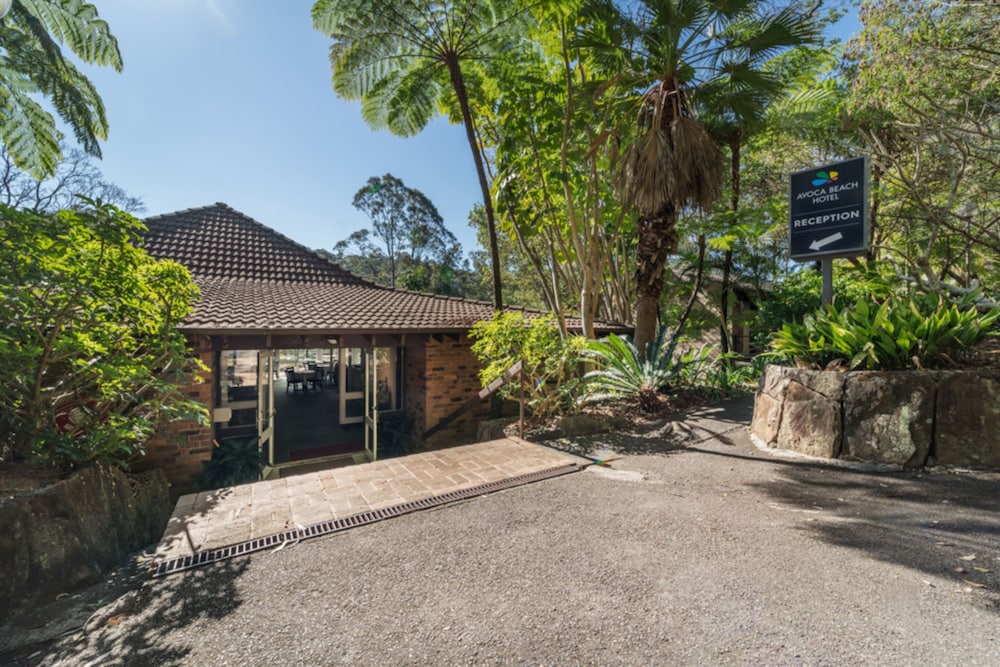 Avoca Beach Hotel 42/45
