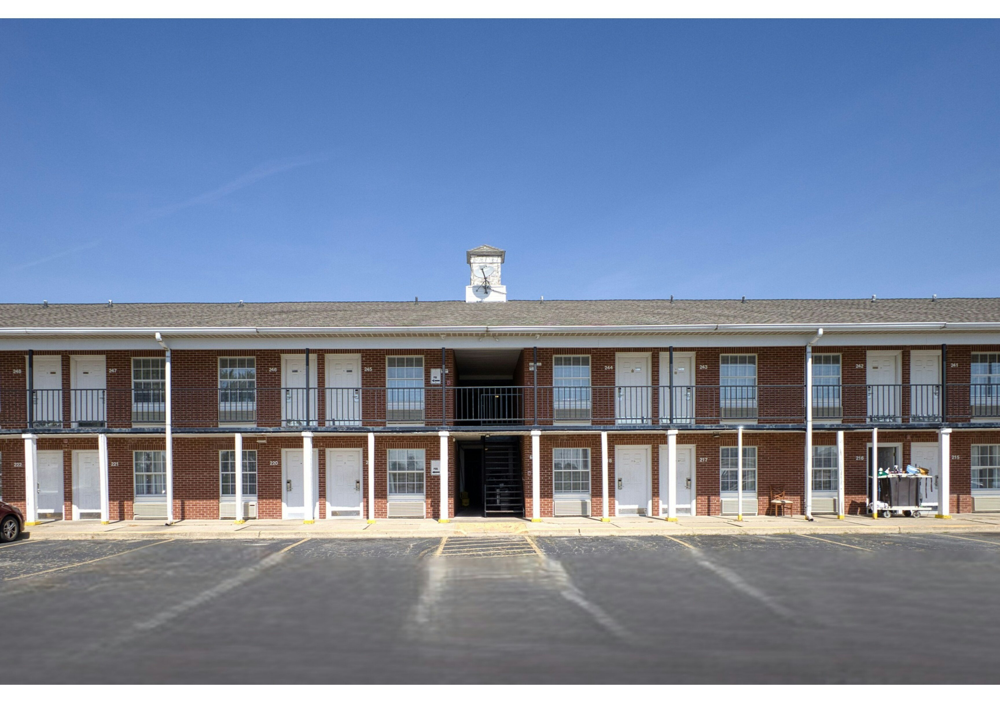Economy Inn and Suites 2/68