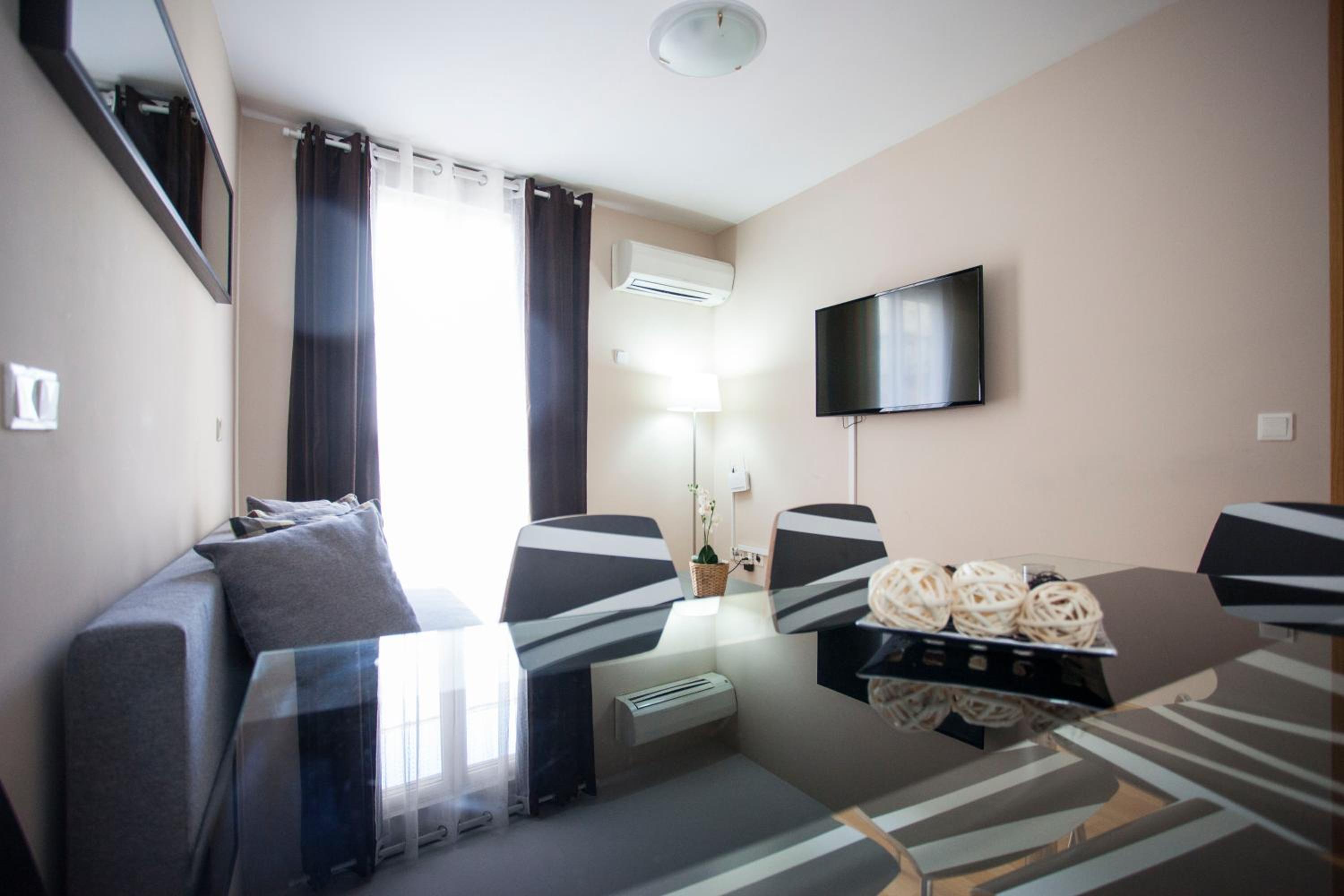 Apartamentos Fuencarral 50 85/100