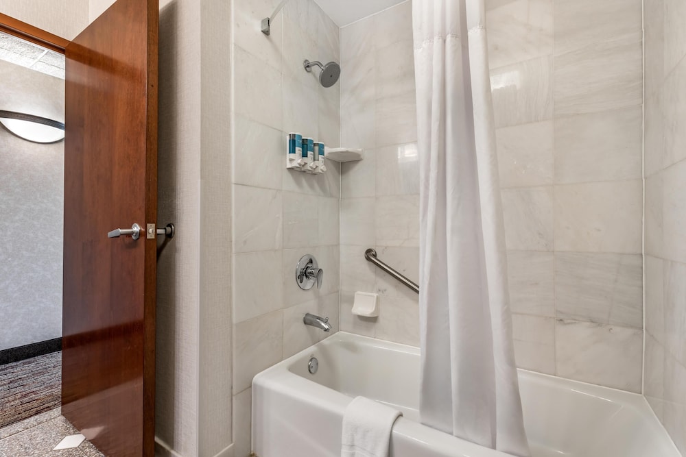 Drury Inn and Suites St Louis Forest Park 48/49