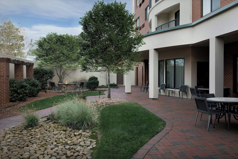 Courtyard Greensboro Airport 56/60