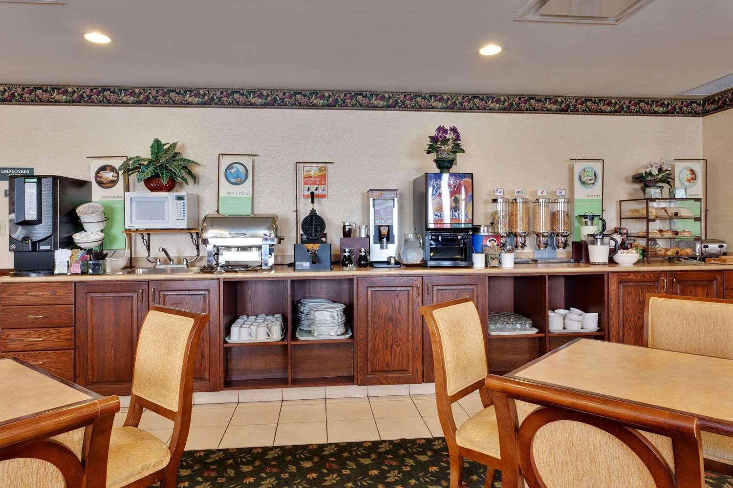 Staywell Inn & Suites 4/4