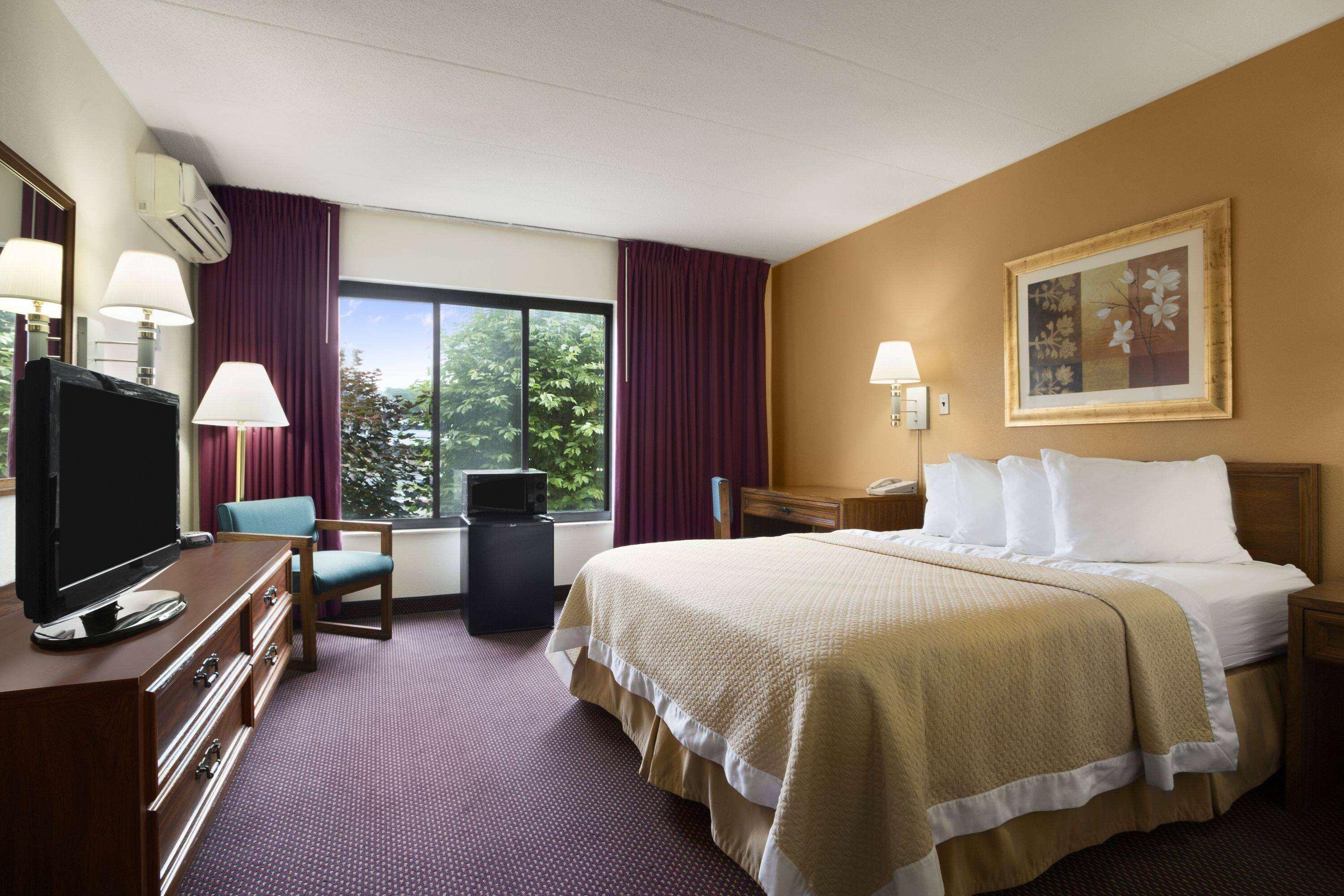 Ramada by Wyndham Pittsburgh/New Stanton 8/38