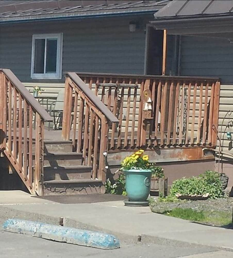 Beluga Lake Lodge 18/25