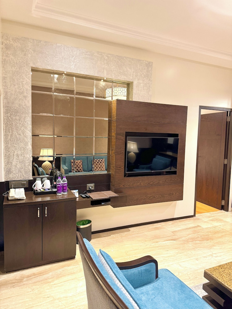 Hotel Express Inn 24/39