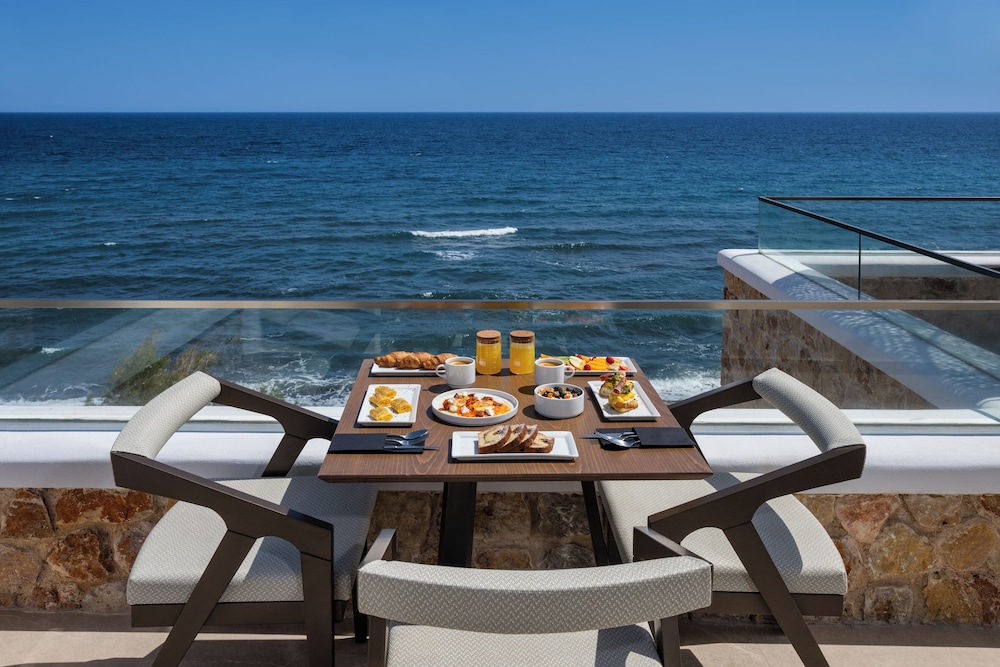 Aelia Luxury Suites 41/50