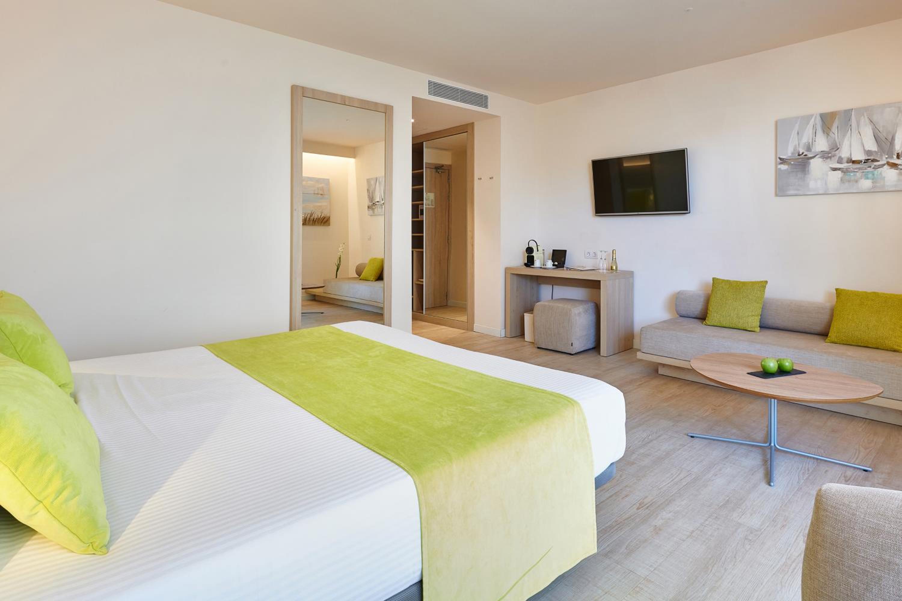 Junior Suite, Adult Only, Balcony, Hotel Sabina & Suites 2/4
