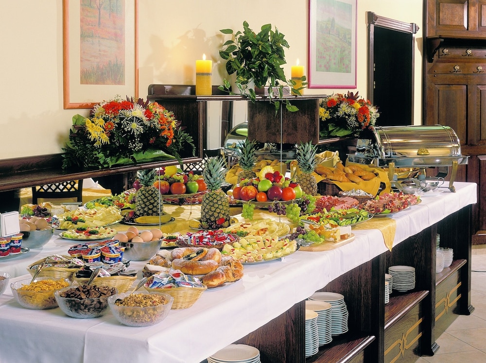 Green Garden Hotel 56/64