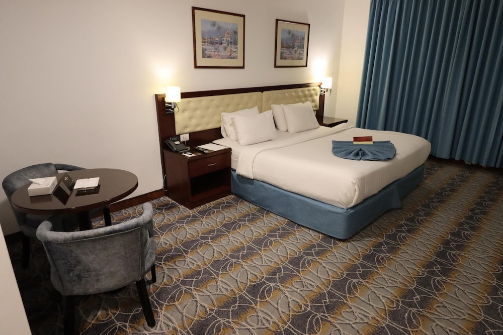 LARSA HOTEL 22/48
