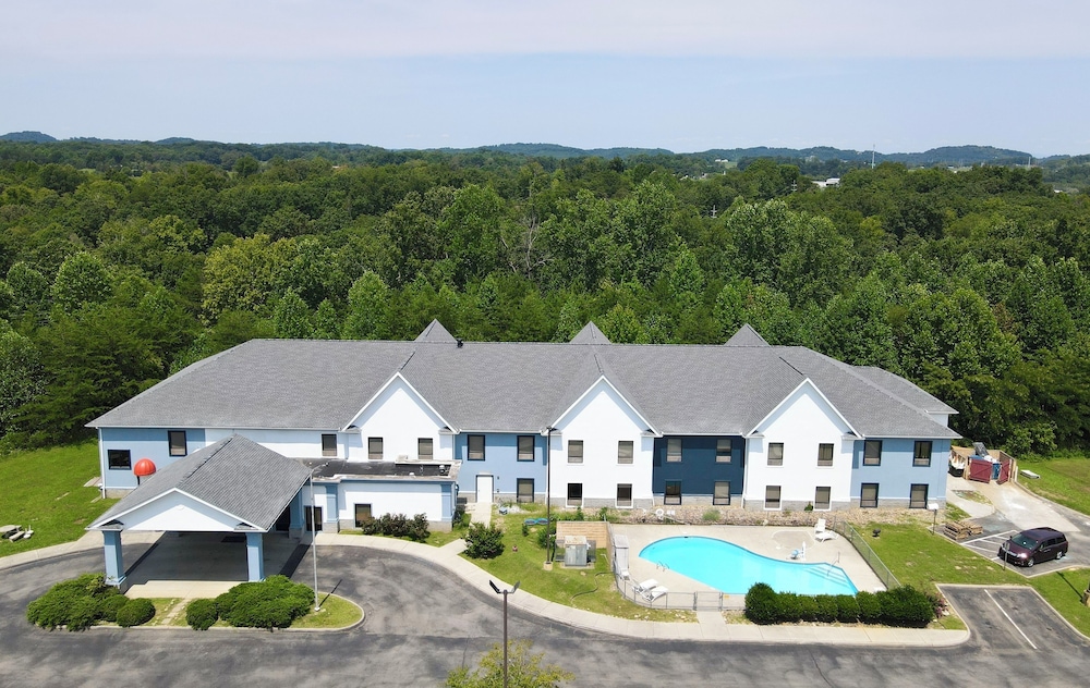 Grand Vista Hotel and Suites 57/61