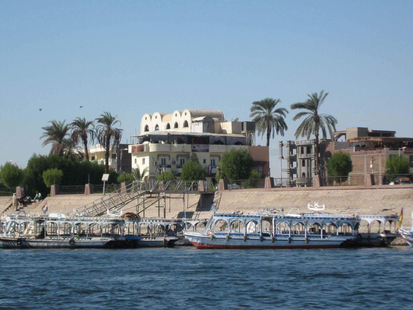 Nile Valley Hotel & Restaurant 13/15