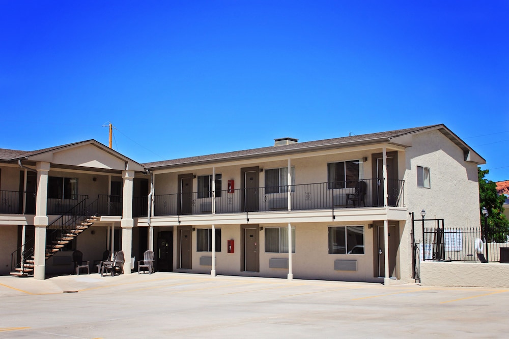 Bowen Motel 2/74