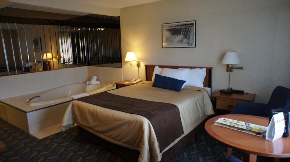 Travelodge by Wyndham Niagara Falls at the Falls 13/35