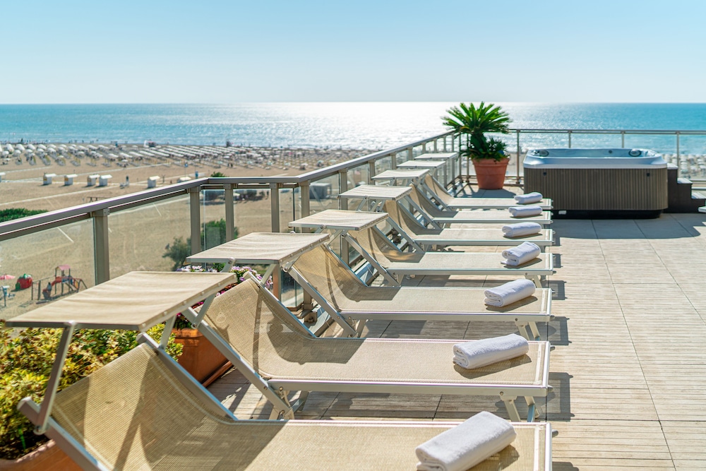 Karinzia Hotel 47/76