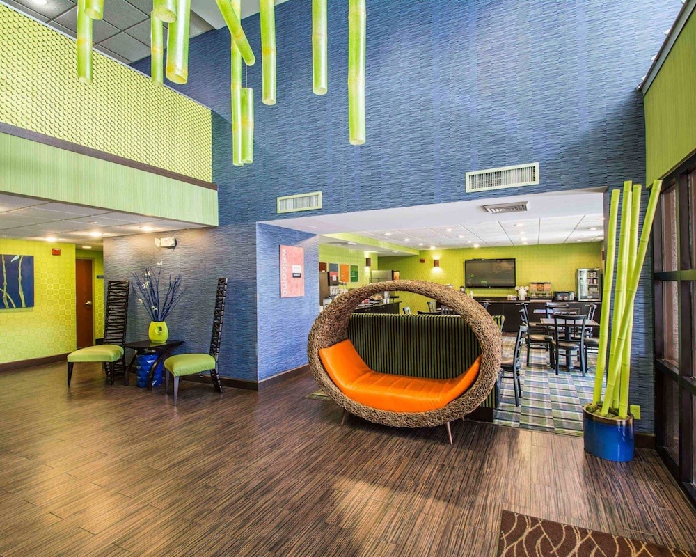 Comfort Inn & Suites Lantana - West Palm Beach South 22/40