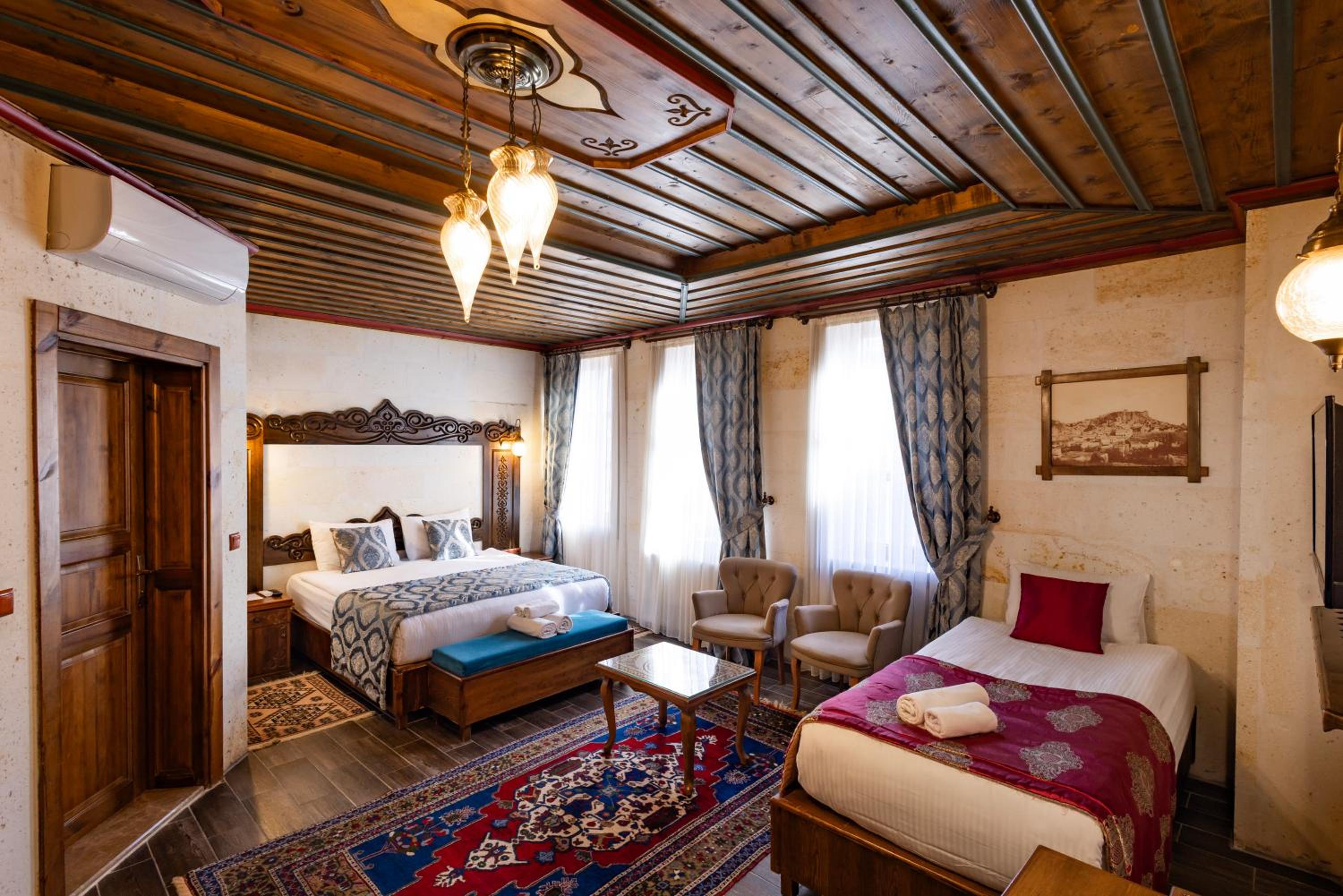 Room, 1 Double and 1 Single Bed, Large