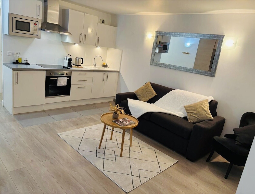 Le Logis Versaillais 8/26