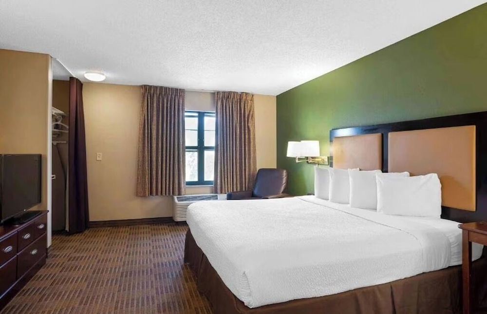 1 King Bed Suite, Nsmk, Kitchen, Sofa-Bed