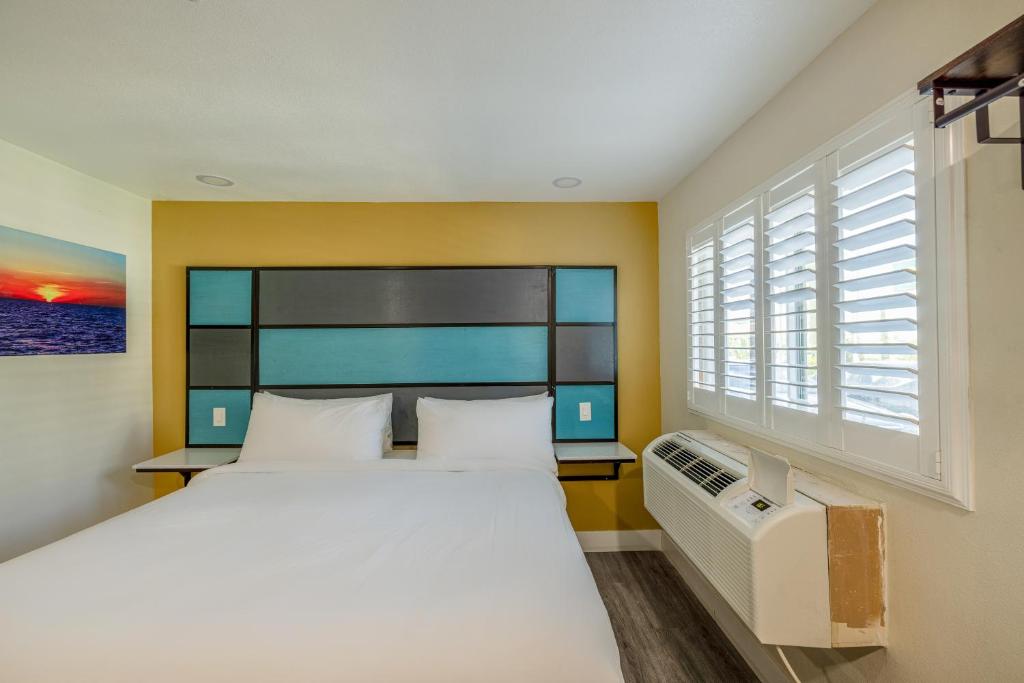 Hotel Avenida Victorville I-15 14/44