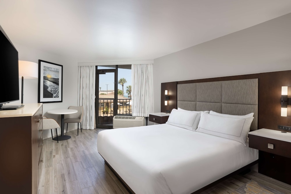 Room, King Bed, Bay View, Bathtub, Accessible