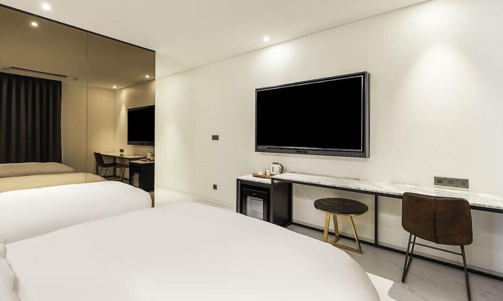 Standard, Twin Beds, 1 Double and 1 Single Bed